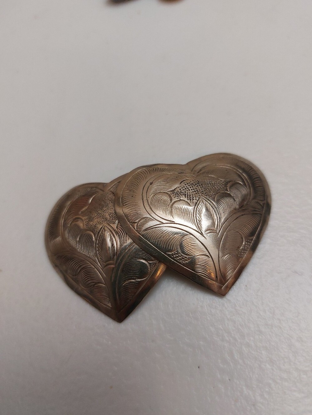 Vintage Artisan Western Ornate Etched Design 2 Hearts Silver Tone Brooch Pin